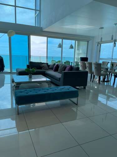 Exclusivo Penthouse Frente al Mar en Avenida Balboa