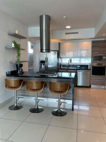 Exclusivo Penthouse Frente al Mar en Avenida Balboa
