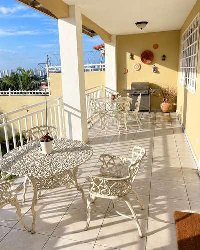 SE VENDE CASA EN RESIDENCIAL CON GARITA, EL DORAL - Imagen 3