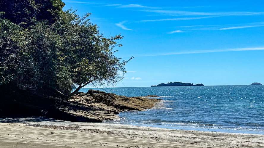 Isla privada con vista al mar y playa en Boca Chica  - Imagen 5