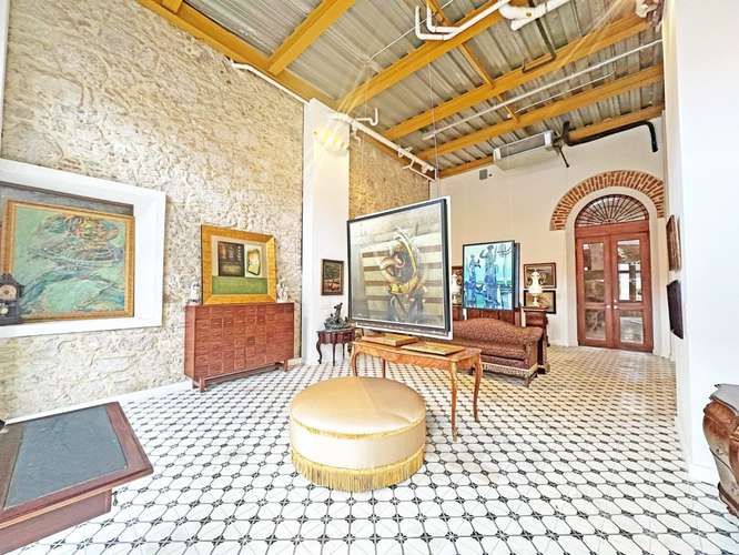 Exclusividad Comercial en el Corazón del Casco Antiguo 