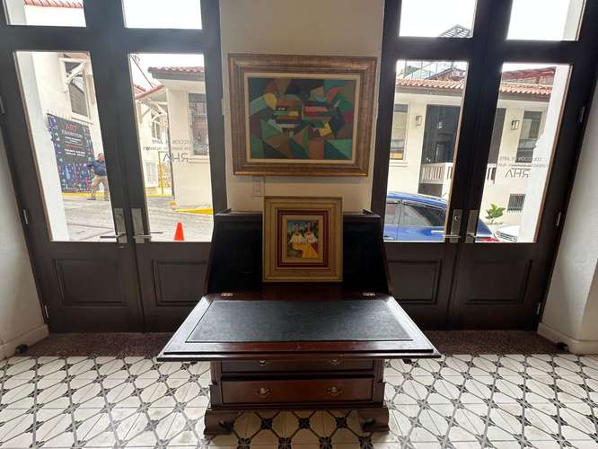 Exclusividad Comercial en el Corazón del Casco Antiguo  - Imagen 4