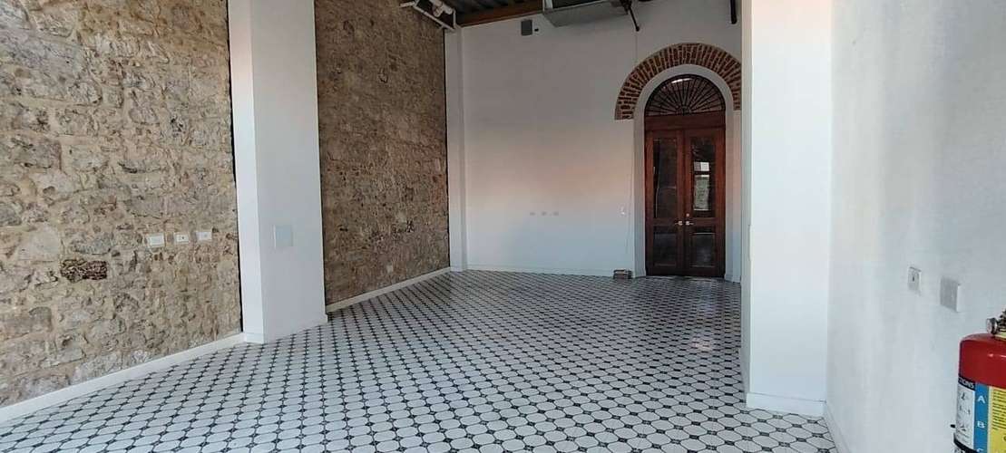 Exclusividad Comercial en el Corazón del Casco Antiguo  - Imagen 8