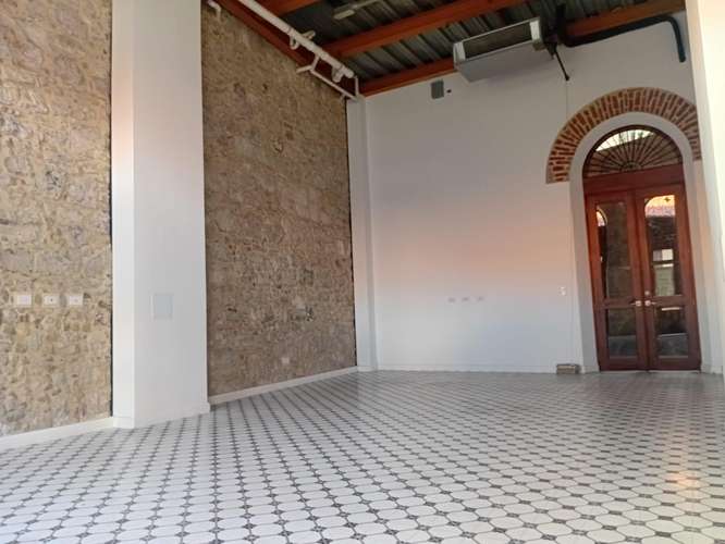 Exclusividad Comercial en el Corazón del Casco Antiguo  - Imagen 10