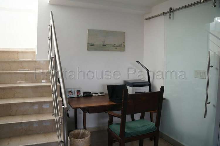 Venta de Casa Remodelada en Albrook | 6 Recámaras, 6.5 Baños 27YCG3261 - Imagen 8