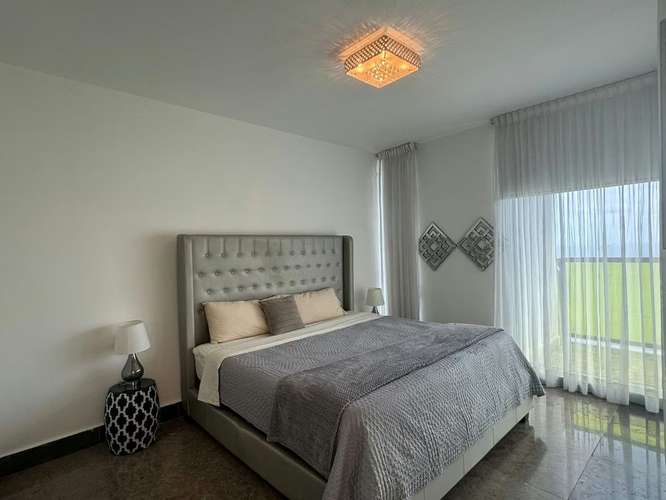 Apartamento en Avenida Balboa I con amplios espacios y vista al mar