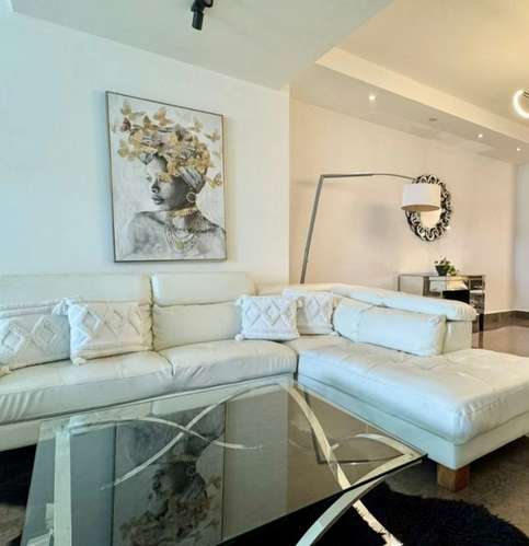 Apartamento en Avenida Balboa I con amplios espacios y vista al mar