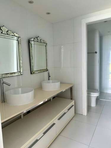 Apartamento en Avenida Balboa I con amplios espacios y vista al mar