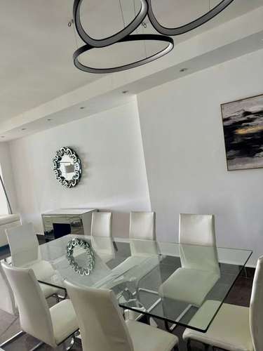 Apartamento en Avenida Balboa I con amplios espacios y vista al mar