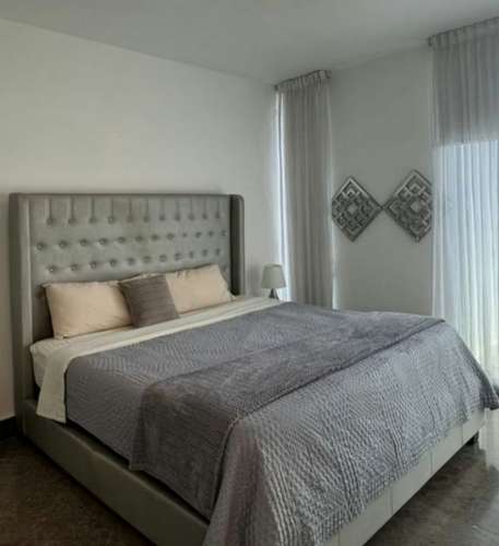 Apartamento en Avenida Balboa I con amplios espacios y vista al mar