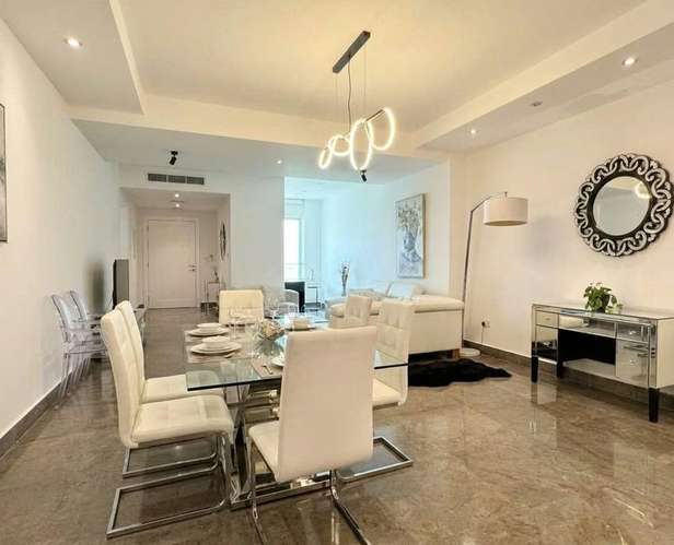 Apartamento en Avenida Balboa I con amplios espacios y vista al mar