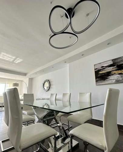 Apartamento en Avenida Balboa I con amplios espacios y vista al mar