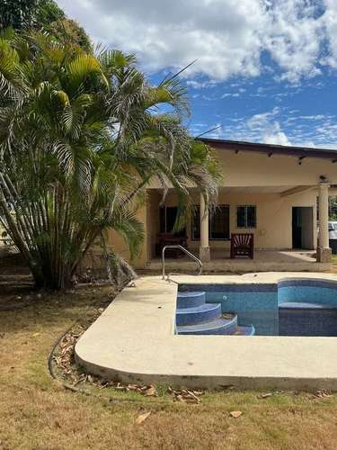 Casa en venta con piscina en Nueva Gorgona