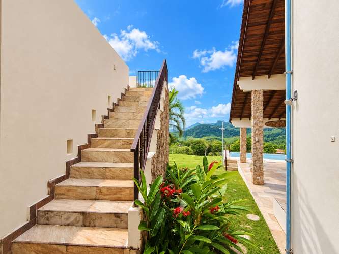 Espectacular Casa de Montaña con Piscina Climatizada y 15,269 m² de Terreno | La Laguna