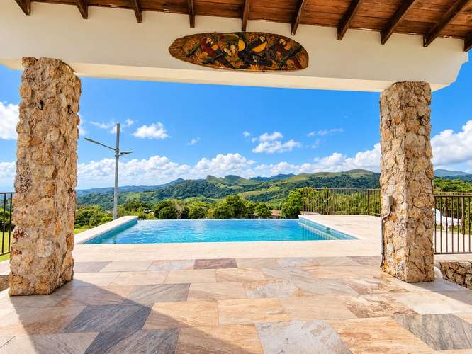 Espectacular Casa de Montaña con Piscina Climatizada y 15,269 m² de Terreno | La Laguna