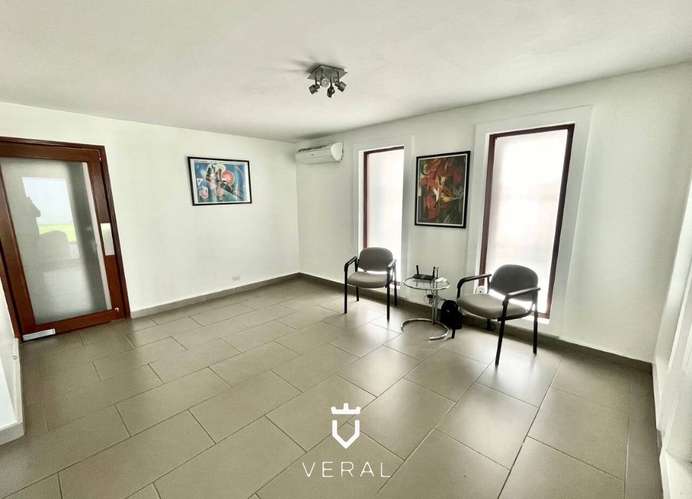 Venta de casa con patio de 100m2 en Obarrio, Panamá (MM) - Imagen 4