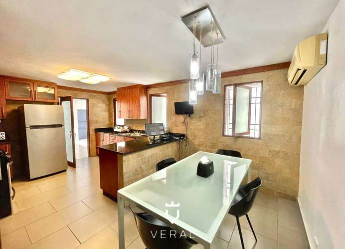 Venta de casa con patio de 100m2 en Obarrio, Panamá (MM) - Imagen 5