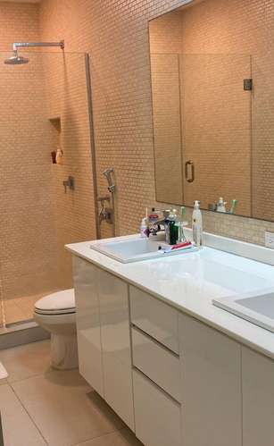 La Alameda. 500mts 4r 3.5b piscina $460,000.00