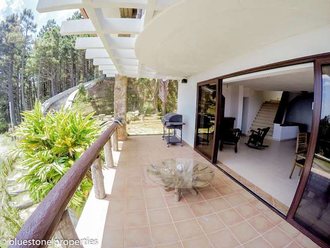 Altos del Maria - Casa de Campo - 3,915mts2 de terreno - 400,000