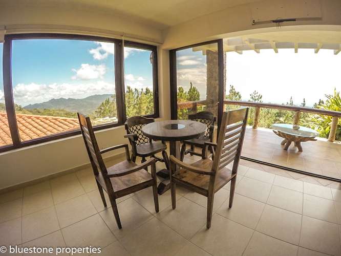 Altos del Maria - Casa de Campo - 3,915mts2 de terreno - 400,000