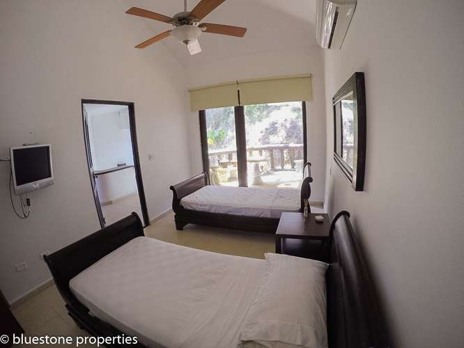 Altos del Maria - Casa de Campo - 3,915mts2 de terreno - 400,000