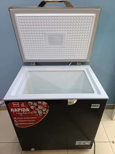 Congelador marca RCA Negro Con tapa de Acero Inoxidable  - Imagen 1