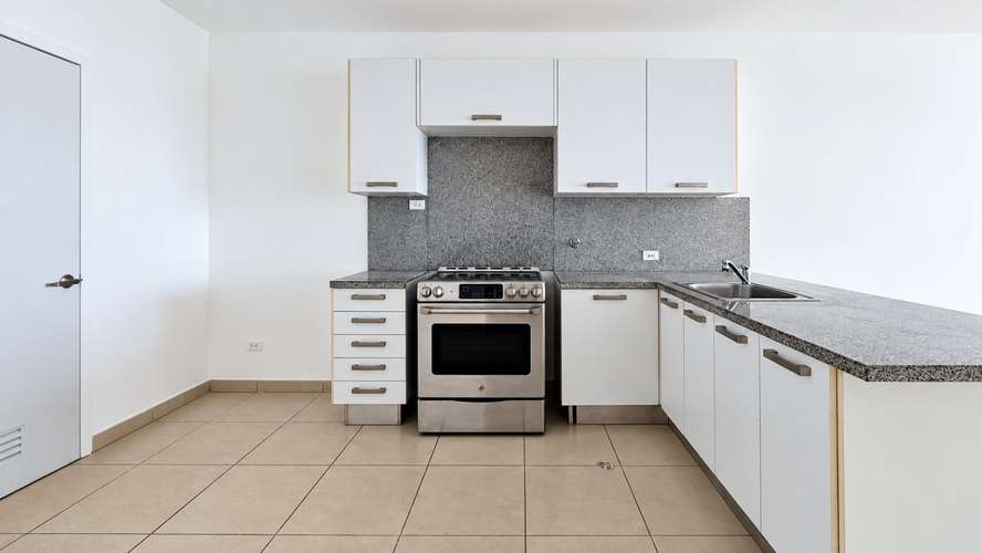 Apartamento en alquiler en Avenida Balboa | PH White, vista al mar - Imagen 4