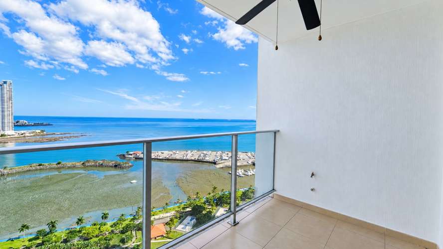 Apartamento en alquiler en Avenida Balboa | PH White, vista al mar - Imagen 2