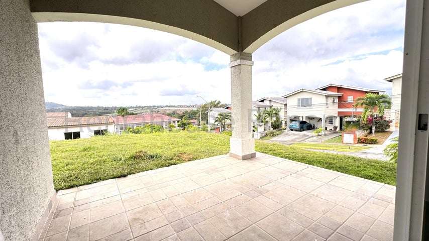Venta de Casa esquina  en Hato Montaña 26-5476CM