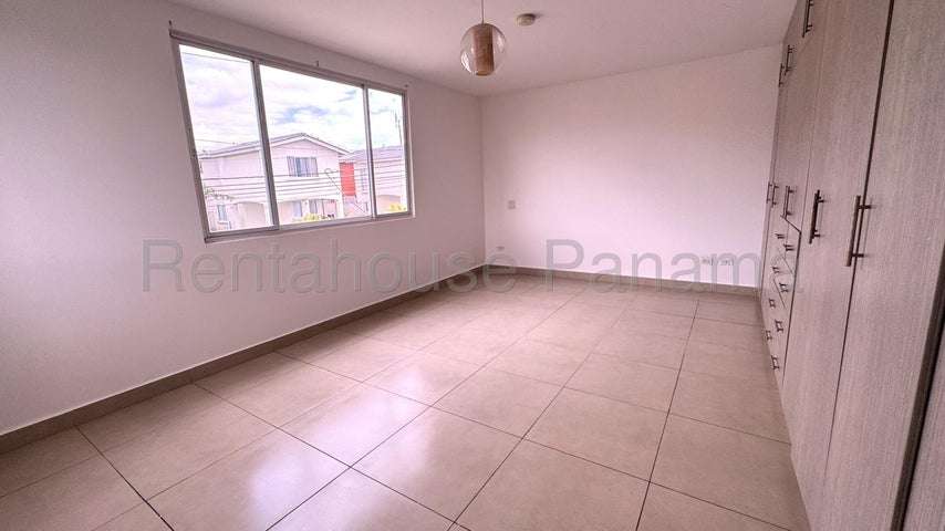 Venta de Casa esquina  en Hato Montaña 26-5476CM