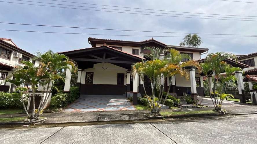 SE ALQUILA CASA LAS CUMBRES AMPLIA ILUMINADA FRESCA CON  PATIO 3 HABITACIIONES BARRIADA CERRADA