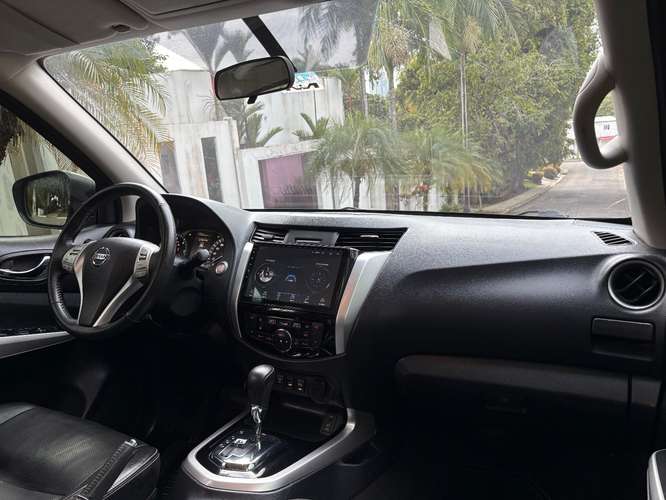 Nissan Frontier NP300 Automático 4x4 Único Dueño  - Imagen 9