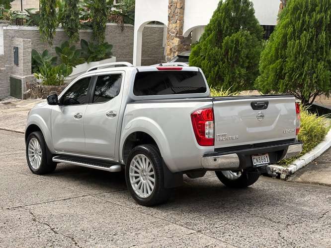 Nissan Frontier NP300 Automático 4x4 Único Dueño  - Imagen 13