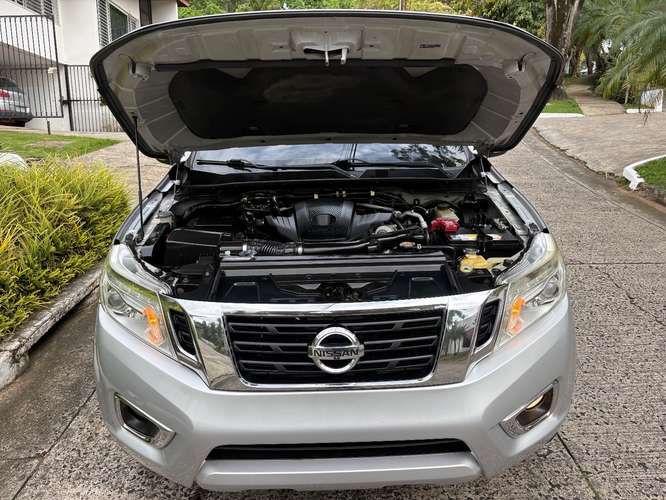 Nissan Frontier NP300 Automático 4x4 Único Dueño  - Imagen 3