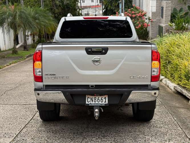 Nissan Frontier NP300 Automático 4x4 Único Dueño  - Imagen 12
