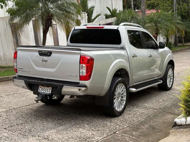 Nissan Frontier NP300 Automático 4x4 Único Dueño  - Imagen 11