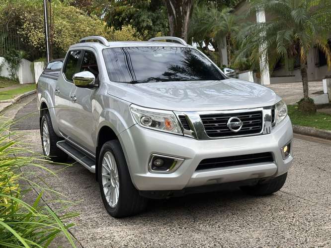 Nissan Frontier NP300 Automático 4x4 Único Dueño  - Imagen 10