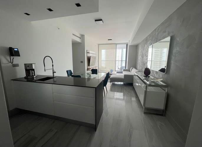 ALQUILER APARTAMENTO AMOBLADO EN AVENIDA BALBOA CON VISTA AL MAR   