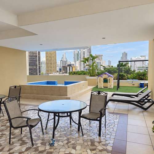 Apartamento amueblado de 2 dormitorios en Ciudad de Panamá con vistas a la ciudad