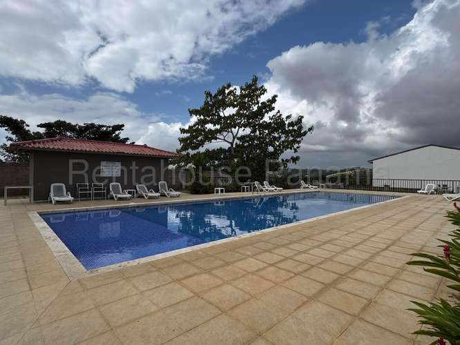 Venta de Casa Dúplex en Royal Park Ruta Hato Montaña Vista Alegre| 304.62 m², 26GP5476