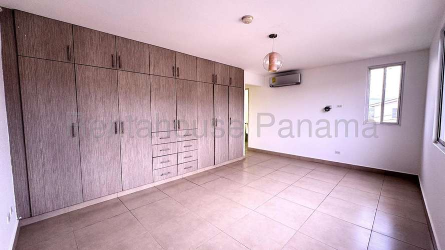 Venta de Casa Dúplex en Royal Park Ruta Hato Montaña Vista Alegre| 304.62 m², 26GP5476