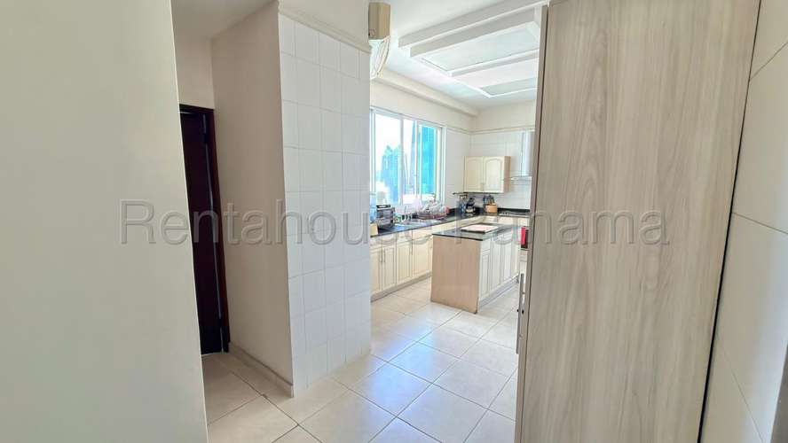 Venta de Apartamento Vista al Mar en PH Bahia Esmeralda Marbella| 361.47 m² 27GP3251