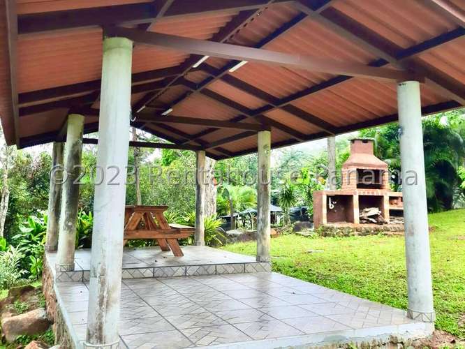 Venta de Casa Amoblada en Altos de Campana Chica| 5000 m², 27GP487