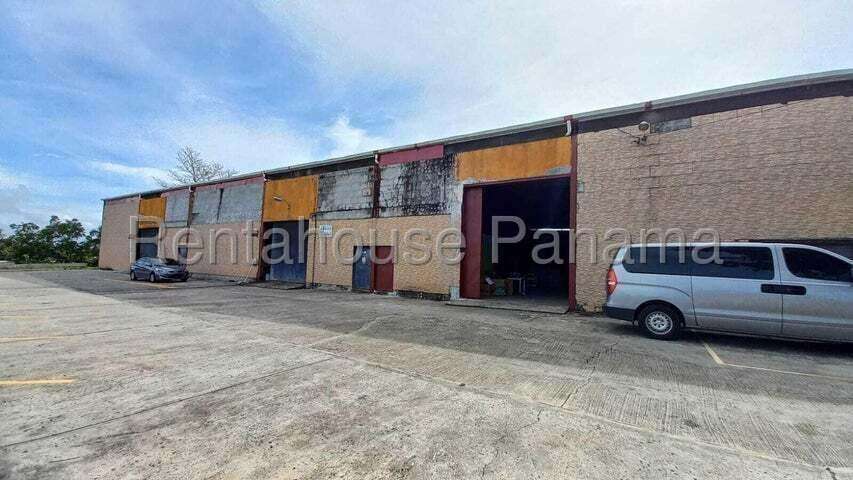 Sale of Commercial Premises in Chorrera 2635.28 m², 27GP3263