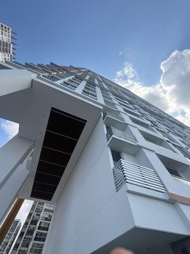 ALQUILO APARTAMENTO AMOBLADO – PH GREEN WOOD, EL BOSQUE