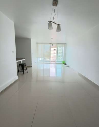 Alquilo apartamento en El Cangrejo, línea blanca, 3 recamaras, con Balco, Cerca de Via Argentina.