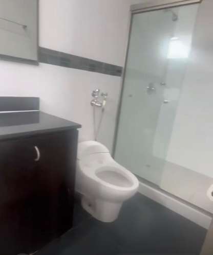 Alquilo apartamento en El Cangrejo, línea blanca, 3 recamaras, con Balco, Cerca de Via Argentina.
