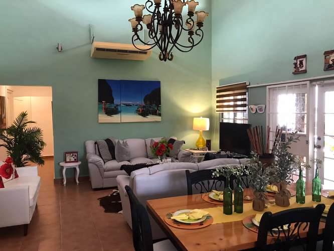 Coronado. Calles Los Jobos. 800 m 3r 3.5b Piscina $401,000