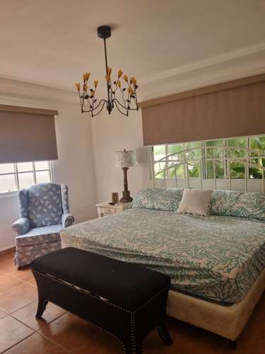 Coronado. Calles Los Jobos. 800 m 3r 3.5b Piscina $401,000