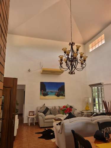 Coronado. Calles Los Jobos. 800 m 3r 3.5b Piscina $401,000